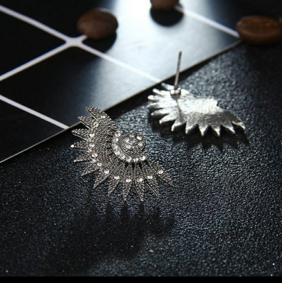 BOGO Vintage Style Starburst Rhinestone Earrings - Picture 3 of 6